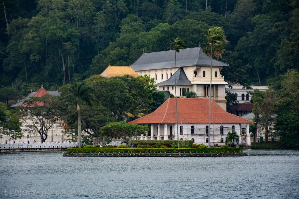 Temple-of-Sacred-Tooth-Relic